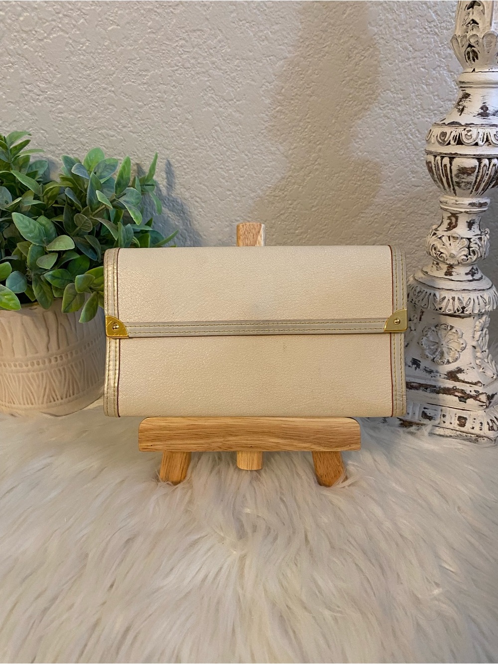 Louis Vuitton Suhali leather Porte-Trésor International wallet in Off white